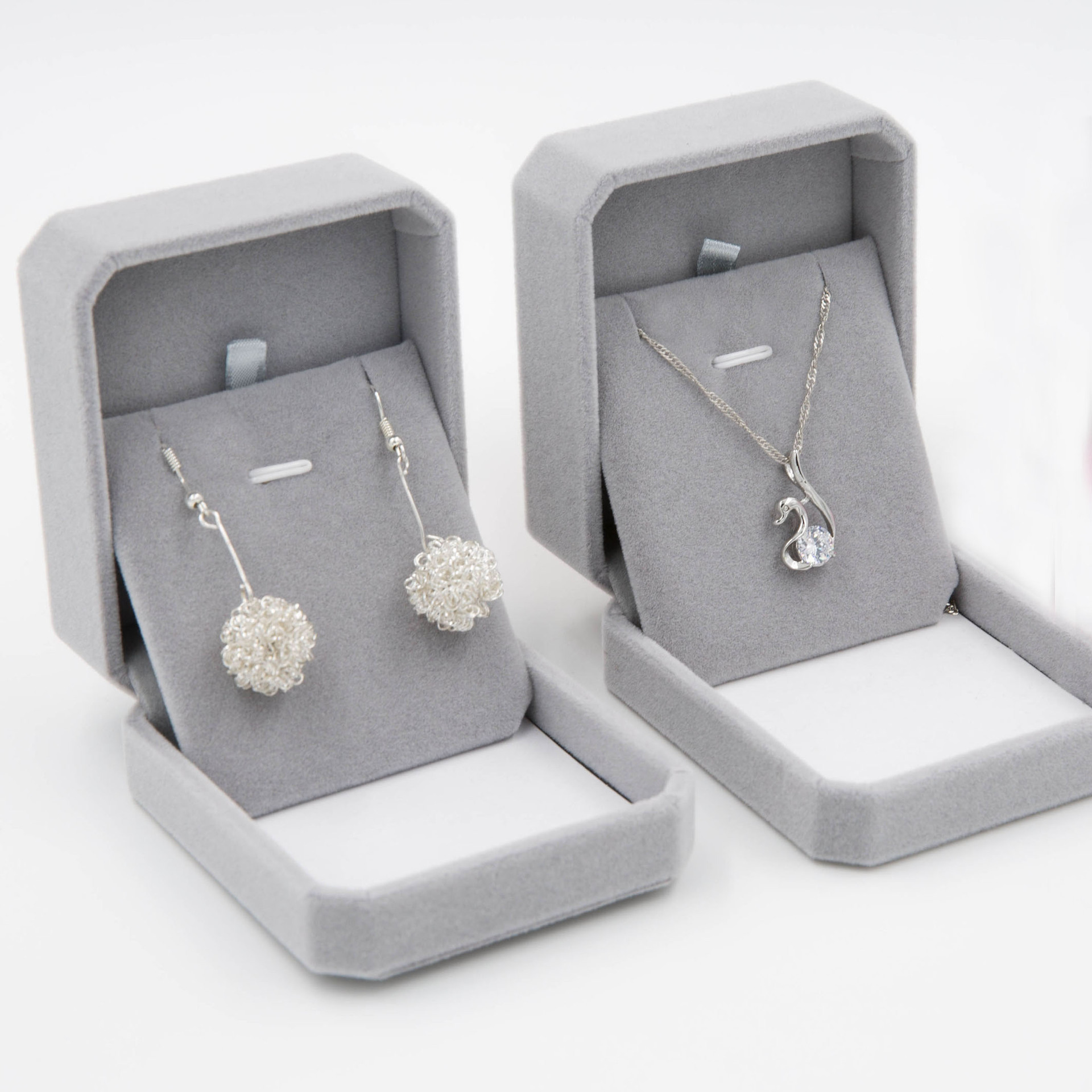 灰色绒布翻盖高档礼盒戒指耳钉吊坠盒子礼品求婚首饰盒 一件代发