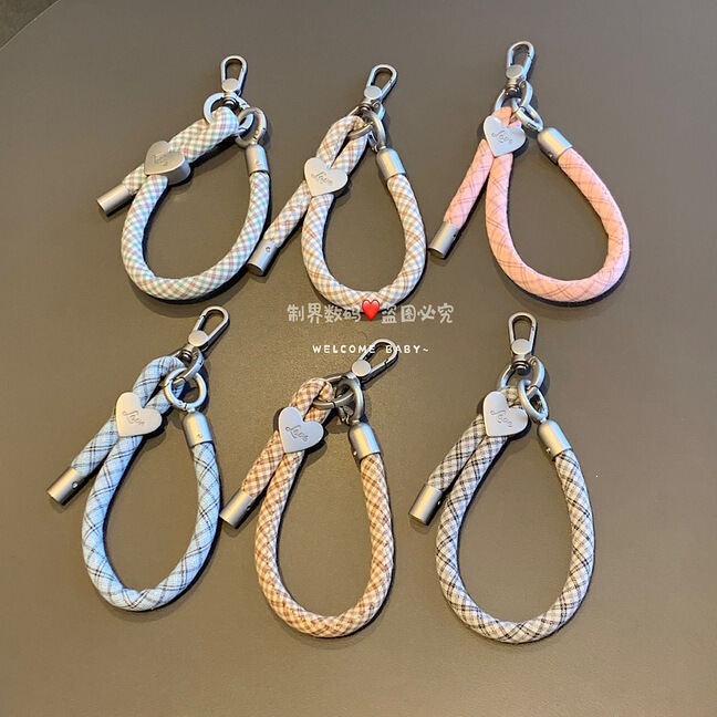 miu-style heart-shaped phone lanyard, wrist strap, colorful camera keychain, anti-loss bag charm, short wrist strap, phone cord