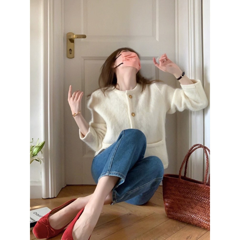 白色轻奢绝美小香风秋冬外套法式款高级感针织开衫上衣彷貂绒时髦