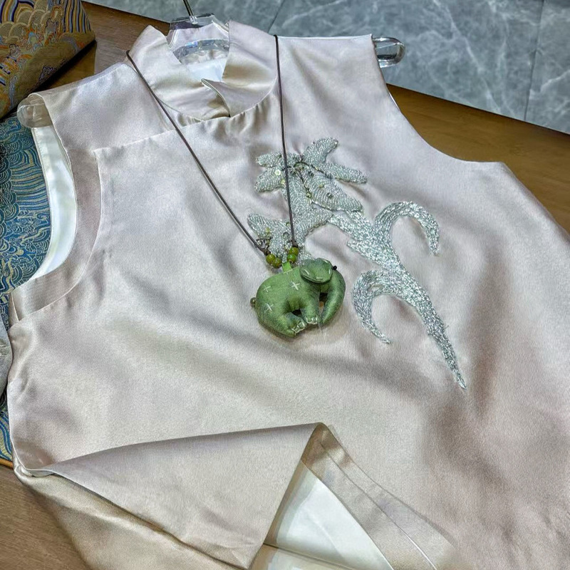 2025 Shenzhen Original Design High-End Vest Exquisite Silver Embroidered Stand Collar Sleeveless Top