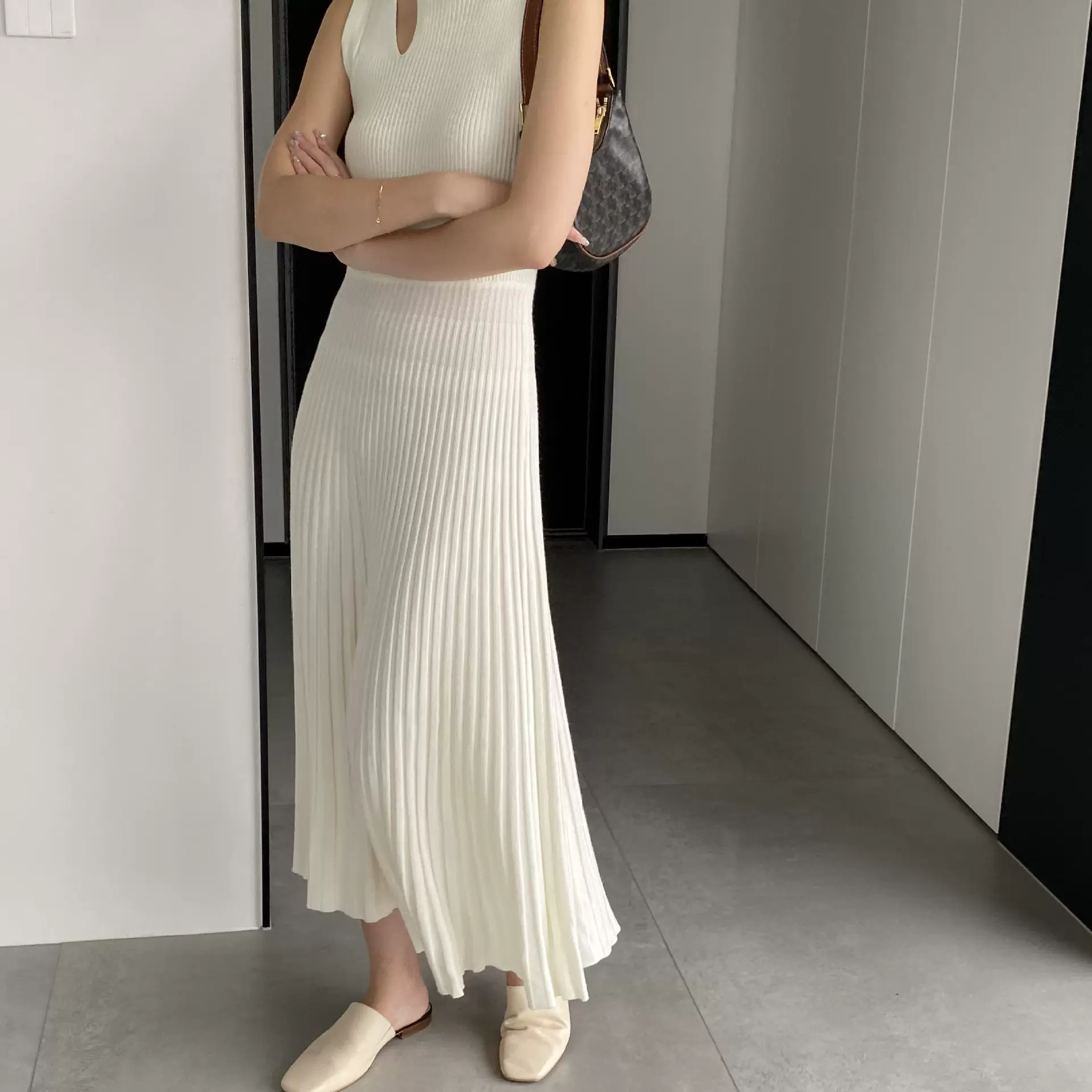 嘉织欧美性感吊带百褶裙女胸前镂空修身显瘦内搭连衣裙B8312