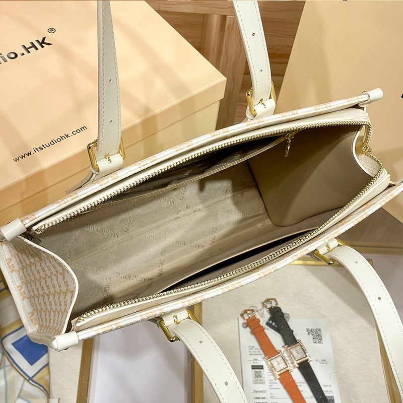 Hong Kong niche design backpack, commuting tote women's large capacity single shoulder bag, 2024 bag new versatile trend_voghion.com
