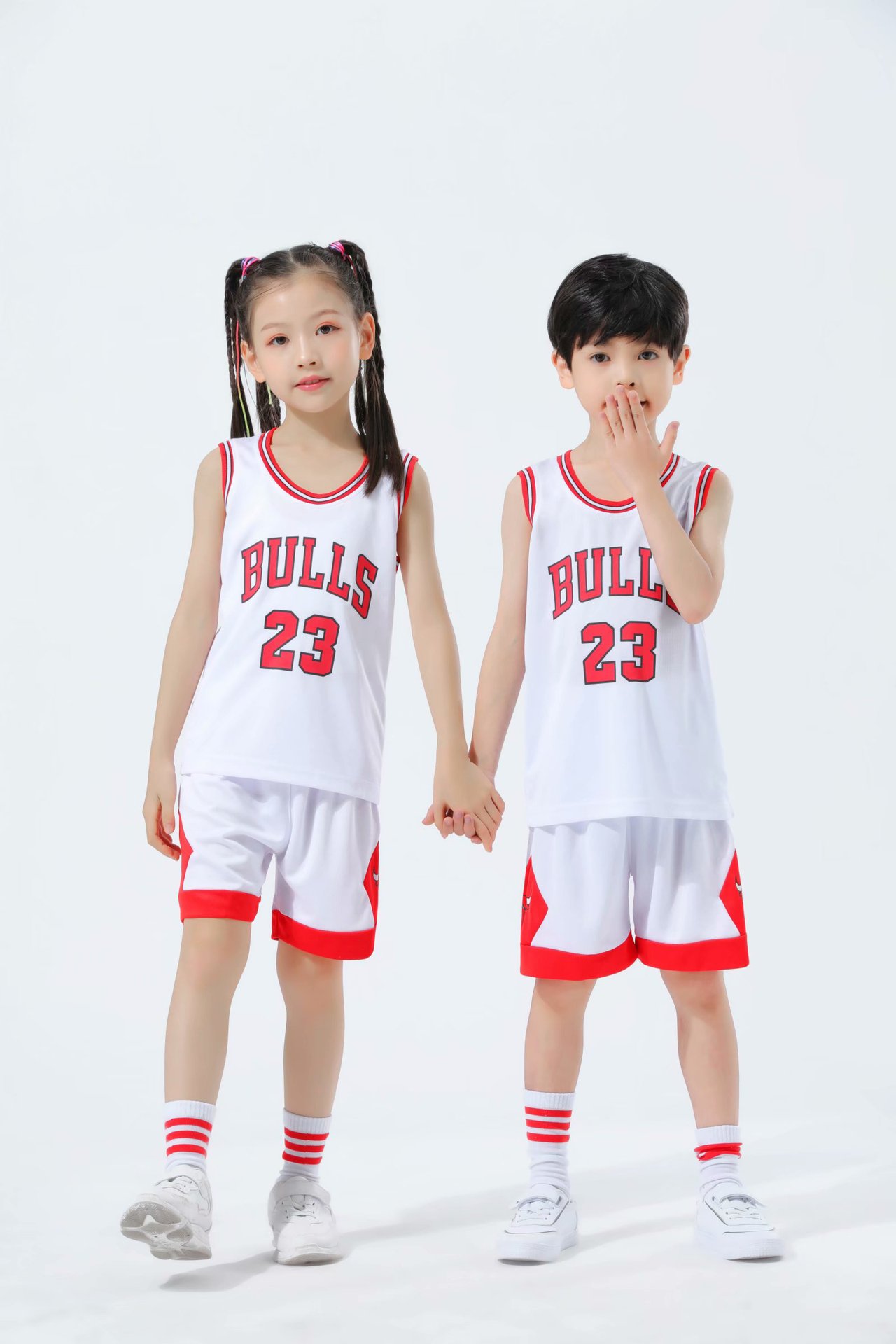 子供の倉庫のボールの服を卸売りします。