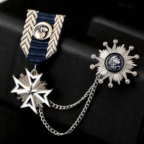 Japanese and Korean navy style metal badge chain men's suit collar brooch collar chain simple light head brooch accessories
