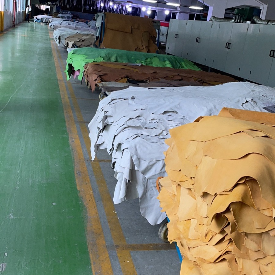 厂家纳帕荔枝纹修面粒面油蜡牛皮开边珠自然摔纹现货头层黄牛皮革