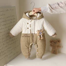 2025秋季韩版男宝宝新款加厚连体衣婴幼儿外出哈衣a类卡通爬服男