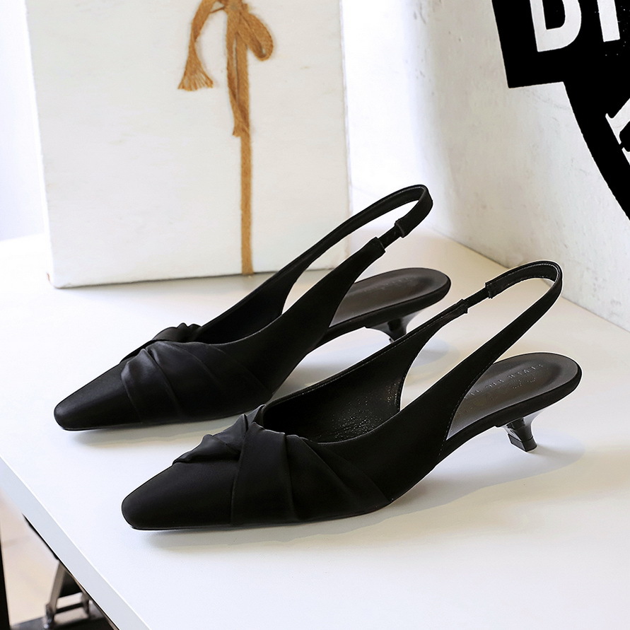 Elegante Décolleté A Punta Con Cinturino E Fiocco Per Donna_voghion.com