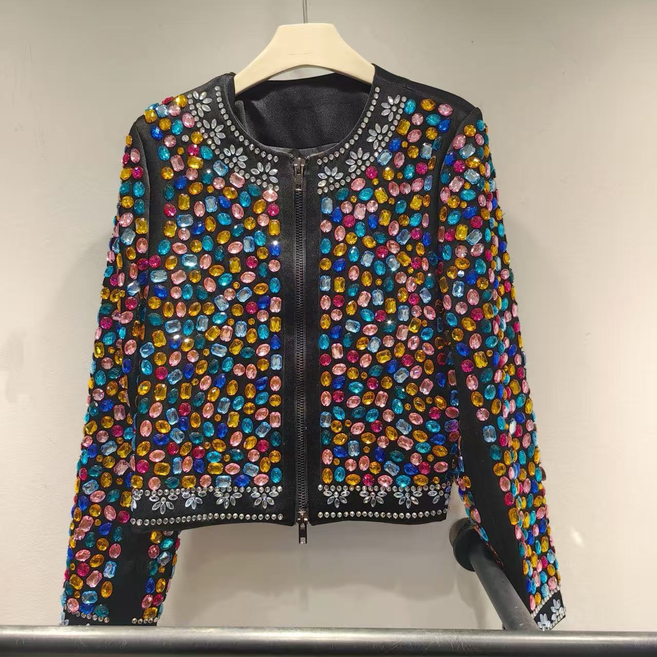 European and American style heavy-duty rhinestone design jacket, 2026 new style, unique street fashion, short long-sleeved cardigan coat for women.