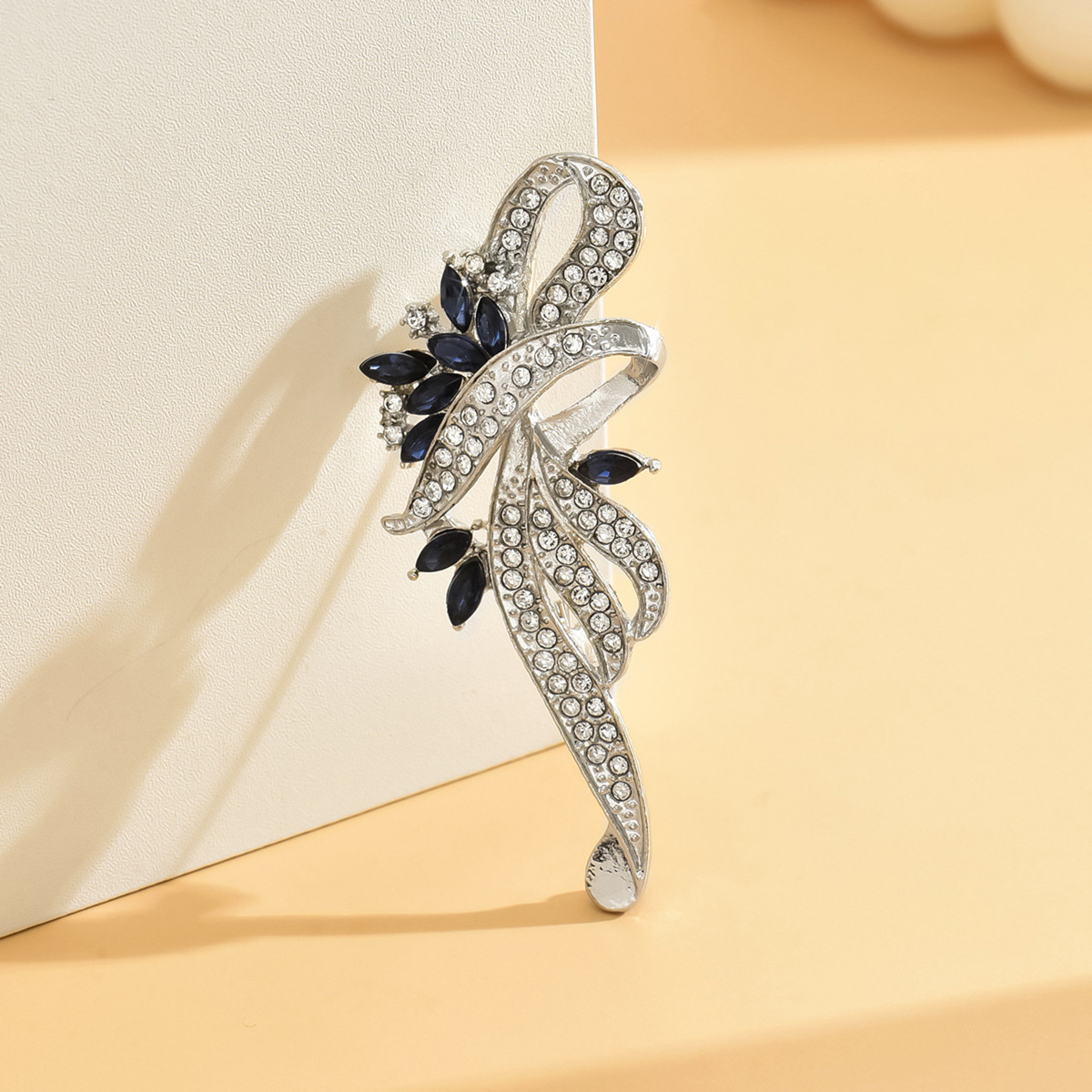 Accesorios de traje de abrigo de lujo ligero broche de cristal atmósfera flor de pecho europea y americana de alta calidad broche de gran broche