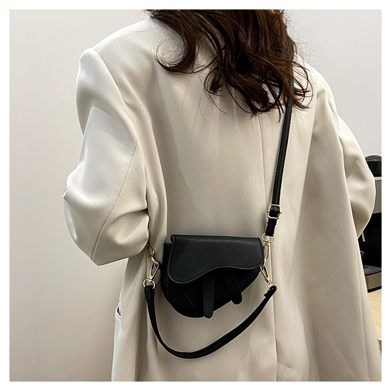 Kleines Nischendesign für Frauen 2024 neuer Sommer minimalistischer Crossbody, einzelne Schulter, Unterarmtasche, modische Textur_voghion.com