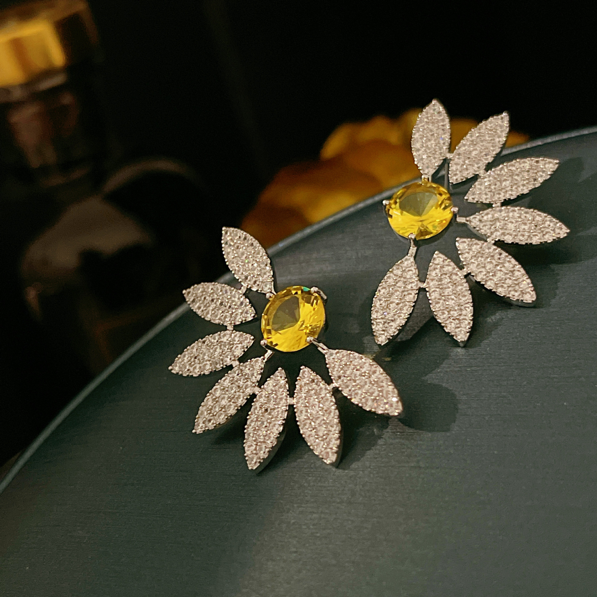 Wholesale Jewelry Vintage Style Flower Metal Zircon Plating Inlay Ear Studs display picture 4