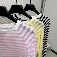 韓国のピンクのストライプの長袖のtシャツの女性の薄いタイプの日焼け止めのブラウスの夏の2025新型のカジュアルでゆったりしている上着
