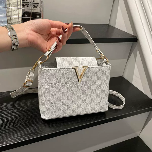 Retro and simple 2026 spring new high-fashion commuter casual women's small square bag trendy shoulder and crossbody bag