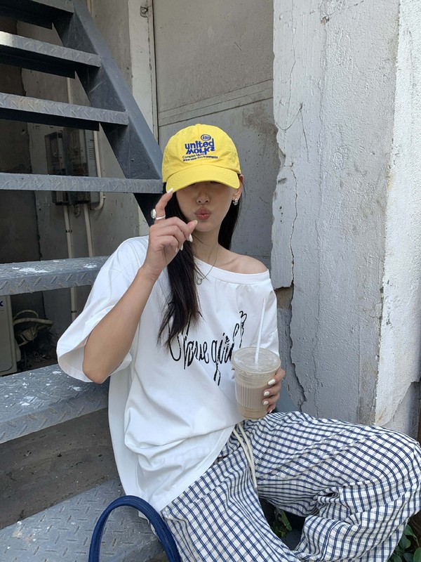 広州黄正韓国版ユニークな斜め肩トップオフショルダーレターラブプリントルーズ半袖Tシャツ520733|undefined