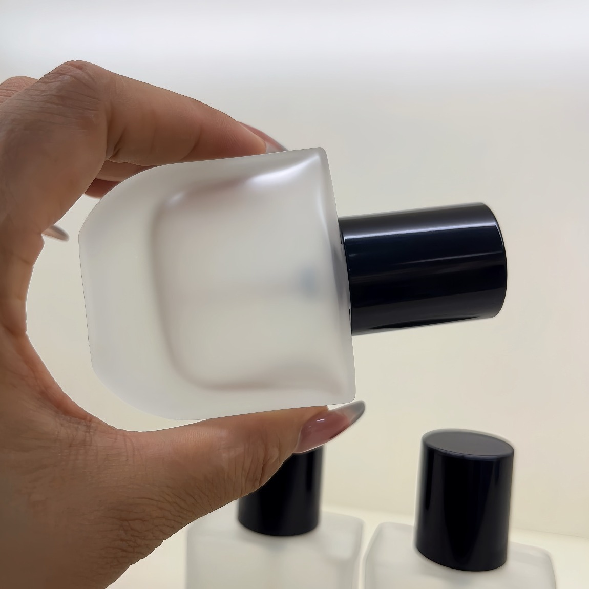 Fábrica al por mayor 150ml botella de cápsula marrón 300ml marrón botella de boca ancha botella de cápsula botella de vidrio sellado