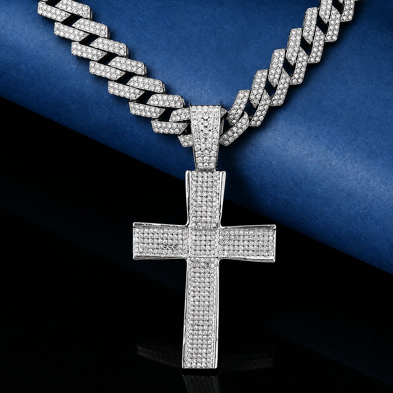 Nuevos productos europeos y estadounidenses personales cruz cadena cubana nicho de diseño de cruz de diamante completo con hebilla de dragón cadena cubana oro