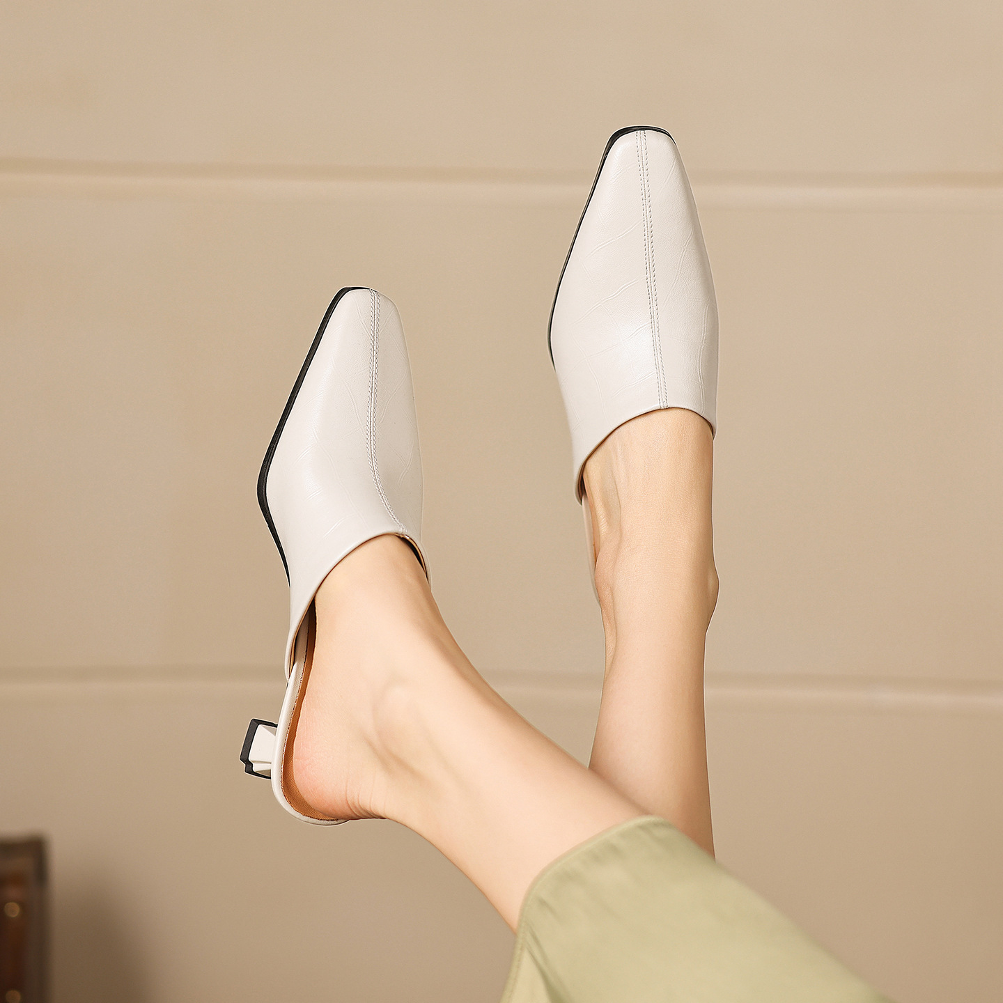 Dép sandal cao gót nữ mũi nhọn quai ngang da dê, gót 5 cm — đen