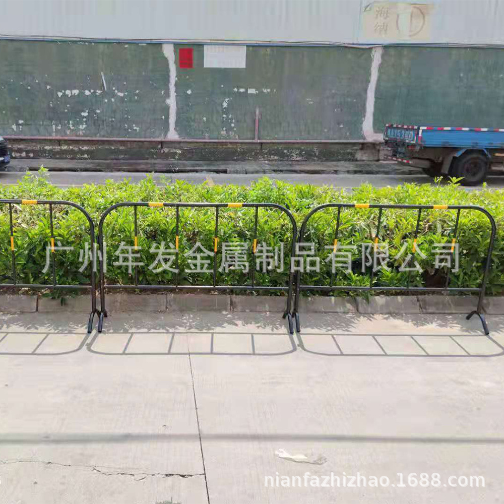 施工封道可移动临时防护栏 道路施工警示黄黑铁马 隔离防护铁马