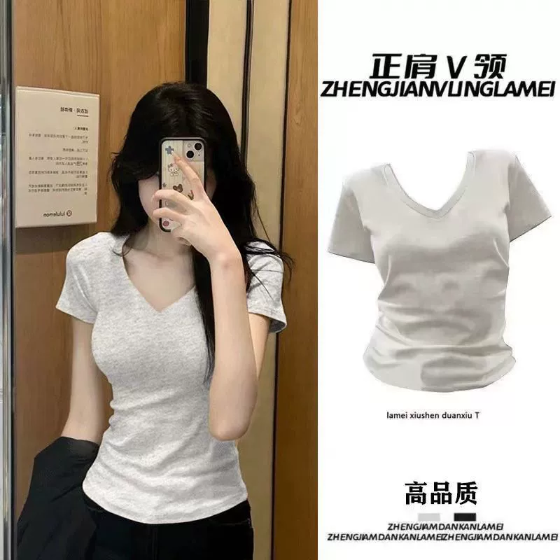 Черная летняя новая простая нишевая тонкая повседневная корейская футболка с v-образным вырезом и короткими рукавами в японском стиле для женщин, стройнящая и универсальная.