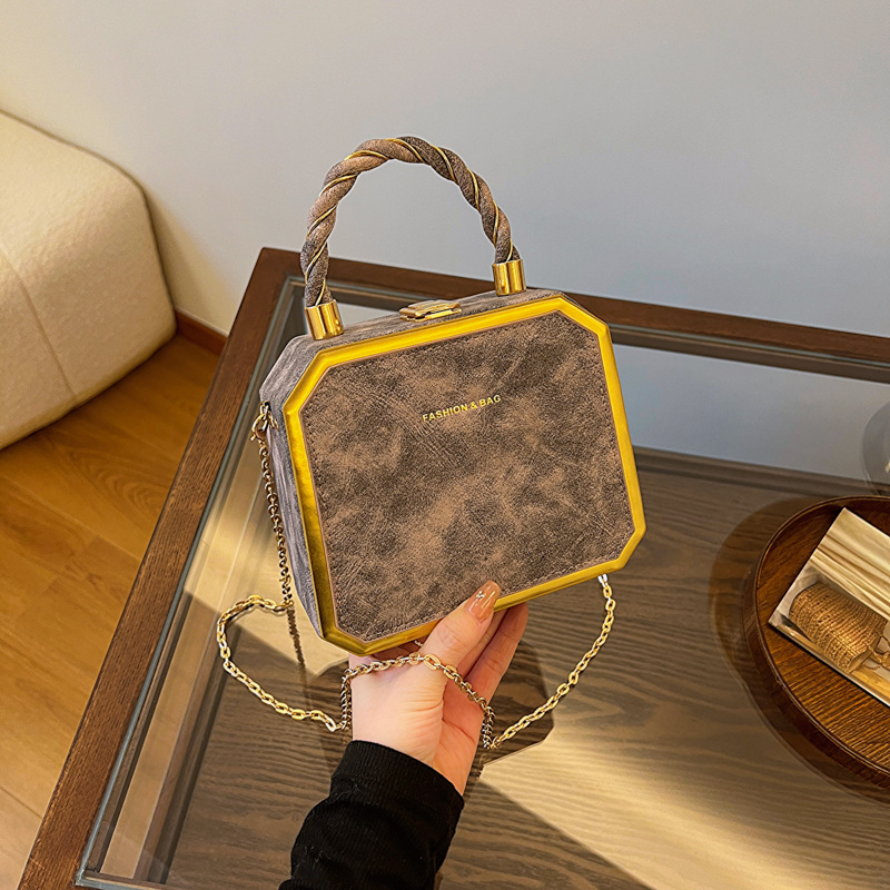 Bolsos al por mayor transfronterizos para mujer 2023 nuevo estilo estilo estilo occidental casual simple bolso de caja bolso de cadena mensajero bolso de axila