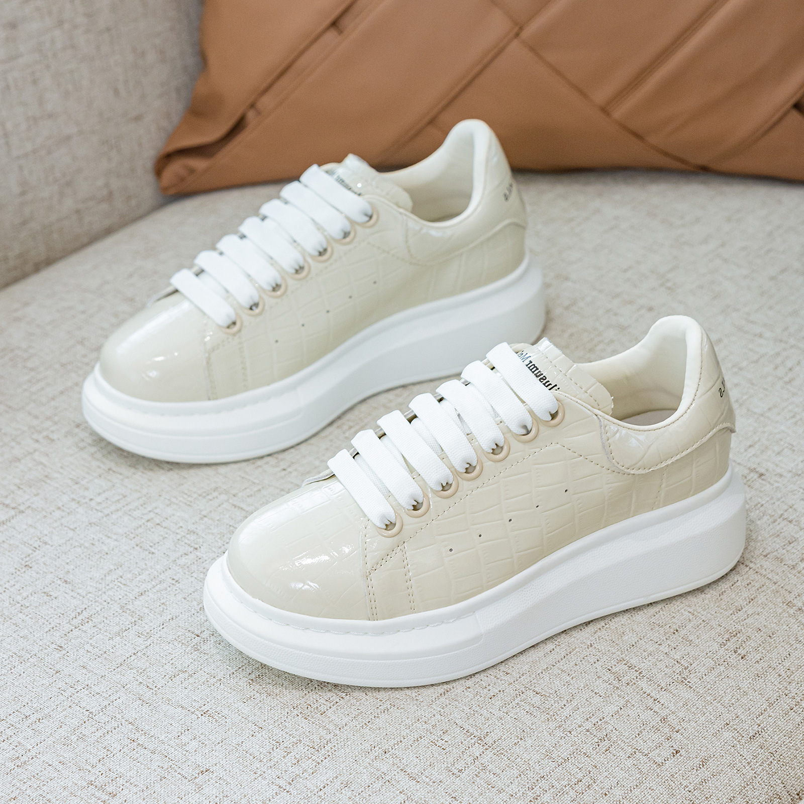 악어 무늬 베이지