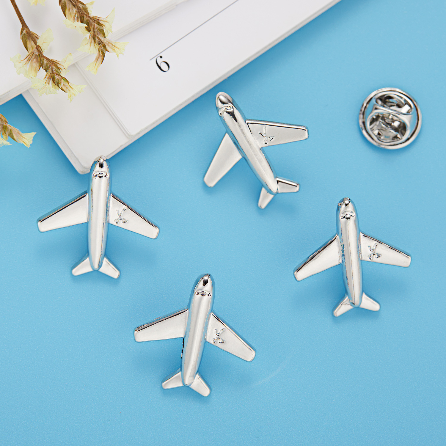 6g Weight Brooches Classification Holiday, Daily Occasion Alloy Material Badge, Airplane Pattern Unisex Gender Plating Design Simple Style Style Simple Style Pin Badge Airplane Alloy Plating Unisex Brooches 1