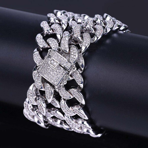 accessory hip-hop style