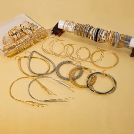 耳环;耳钉;项链