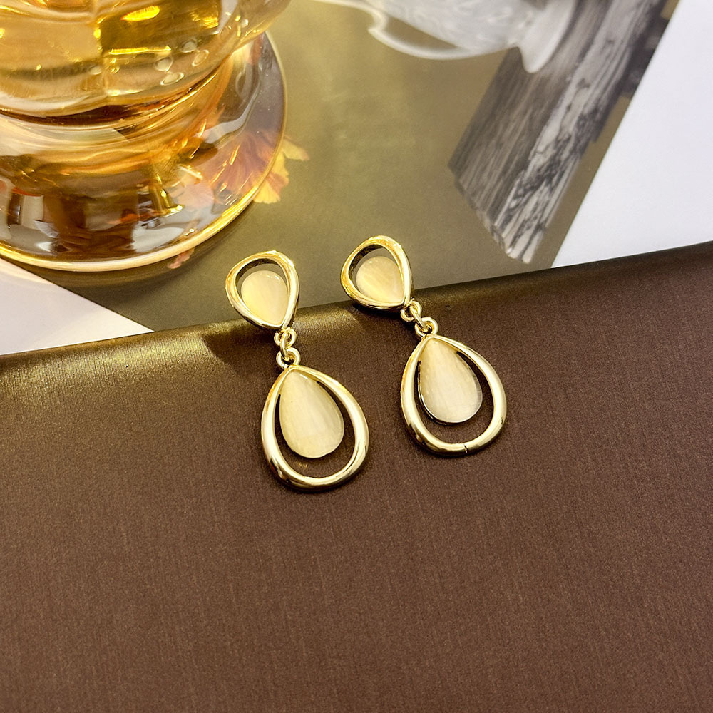 Pinza de oreja de ópalo de amor geométrico coreano sin piercings Pendientes de lujo ligero de alta calidad Pendientes de temperamento de nicho para mujer