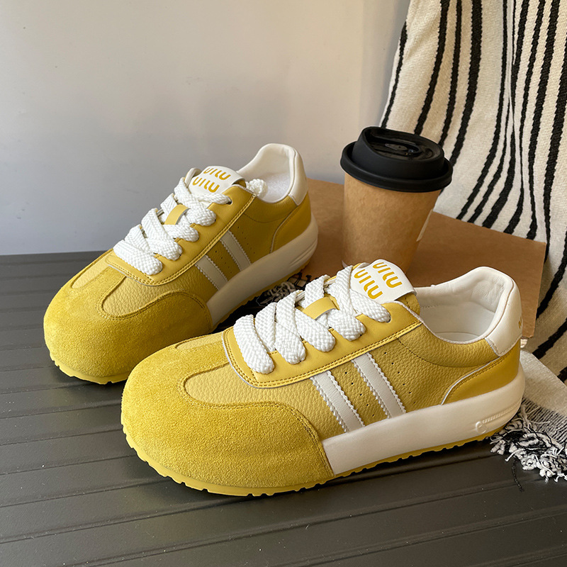 Zapatos blancos pequeños, zapatos de entrenamiento alemanes para mujer, primavera y verano de 2025, nuevos zapatos deportivos de suela suave transpirables y cómodos de cuero, zapatos individuales de todo fósforo