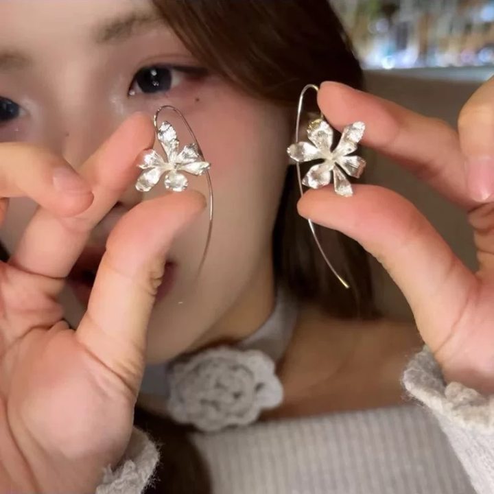 エレガントなロングパールタッセルピアス、軽い高級感と高級感、フレンチな優しいニッチデザイン、高級ピアス|undefined