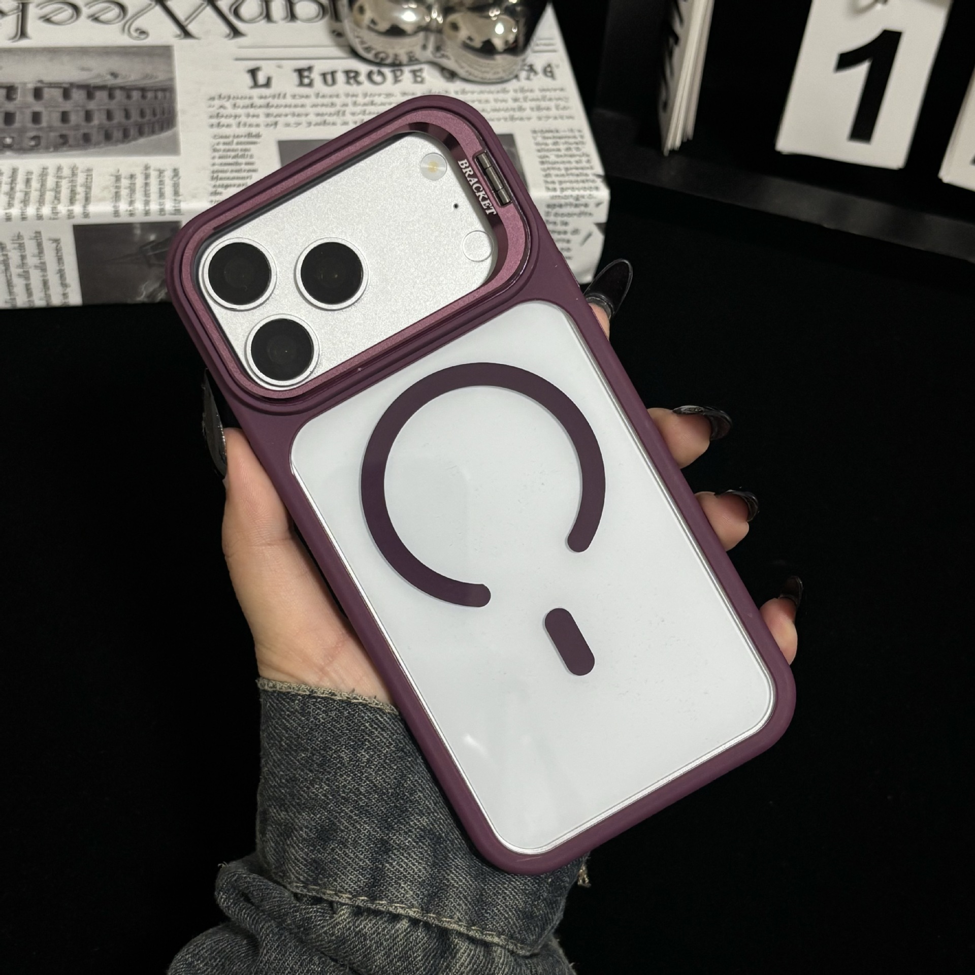 Funda Magnética con Soporte de Lente para iPhone 16/17 Pro Max de Acrílico Transparente Anticaídas