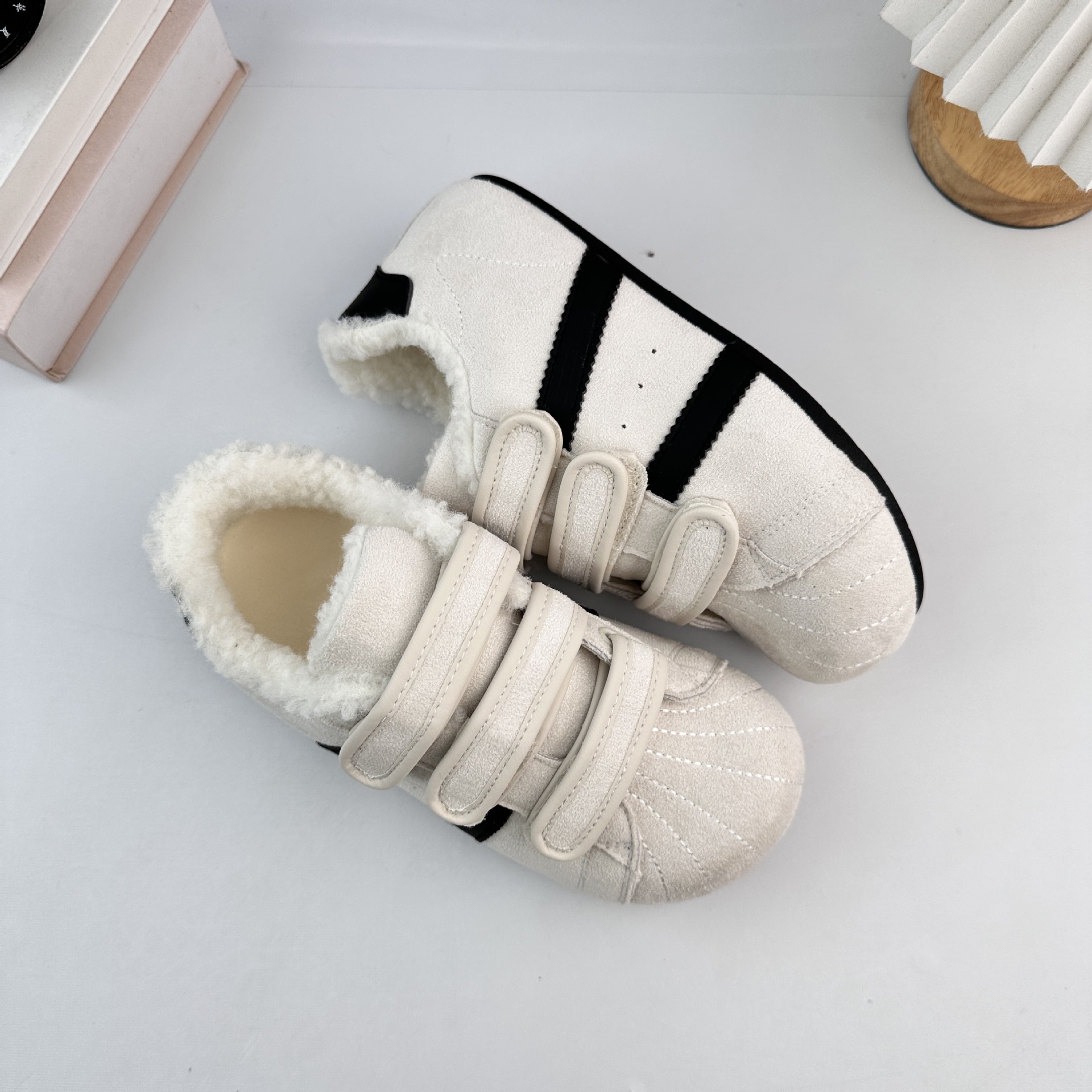 Zapatos de entrenamiento de Velcro de ondas remotas, zapatos de entrenamiento de mujeres feas, capibara, cabeza grande, 2025 zapatos de deporte casuales de moda de invierno
