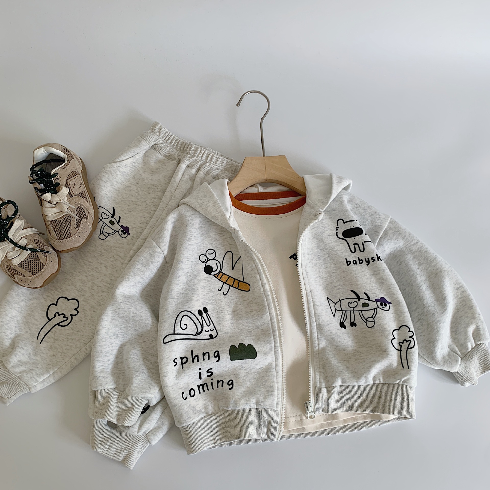 Traje para niños Maibao 2025 primavera y otoño nuevo producto chaqueta de punto con capucha para niños pantalones casuales estilo occidental traje coreano de dos piezas