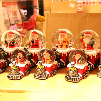 圣诞树脂雪花玻璃球桌面摆件圣诞节装饰品LED灯老人开火车水晶球