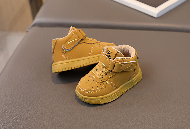 Vår och höst Nya sporter Pojkar High Top Board Girls Little White Korean Version Mode Basketskor för barn_voghion.com