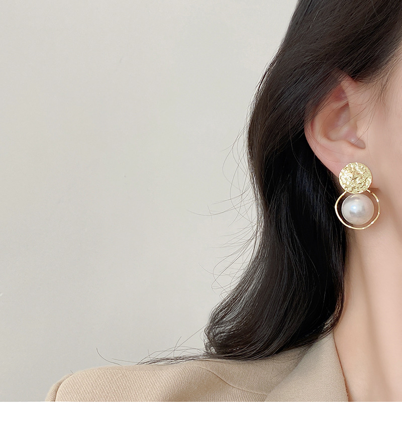 Fashion Geometric Pearl Personality Earrings Disc Earrings display picture 1