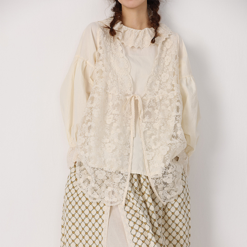 Dulce fresco bordado color sólido camisa hueca suelta casual apilado sin mangas encaje Top cardigan todo-juego