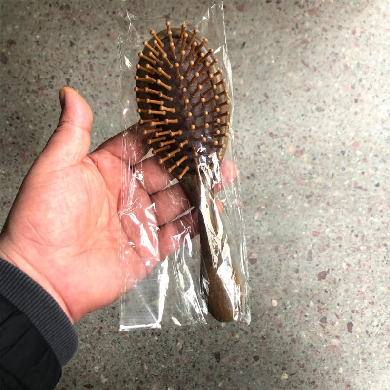 新しい木のエアクッションの櫛の金糸檀の実木の長い柄の美髪のエアバッグは旅行工芸品の卸売りを櫛します。|undefined