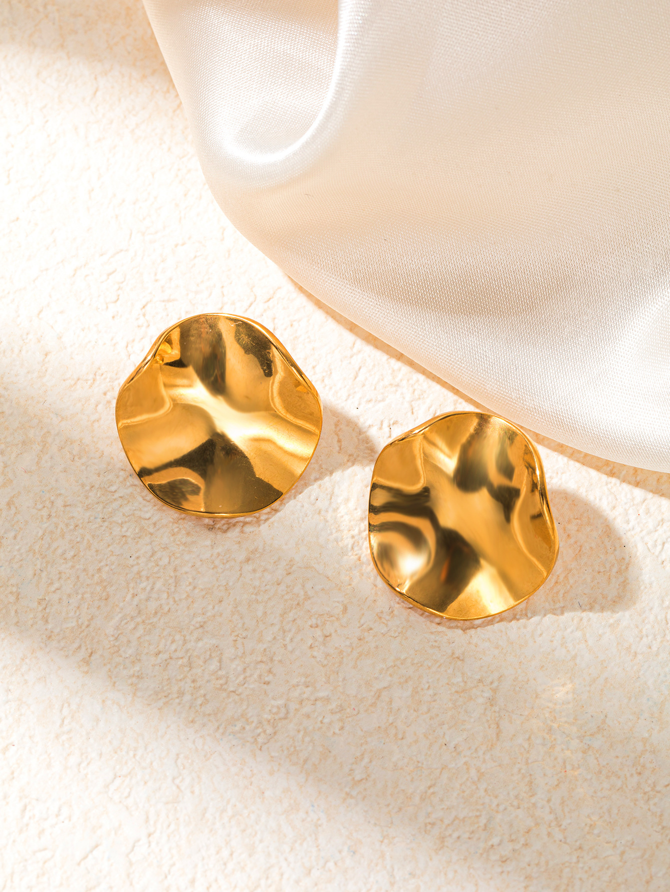 메탈 플리츠 아이언 이어링