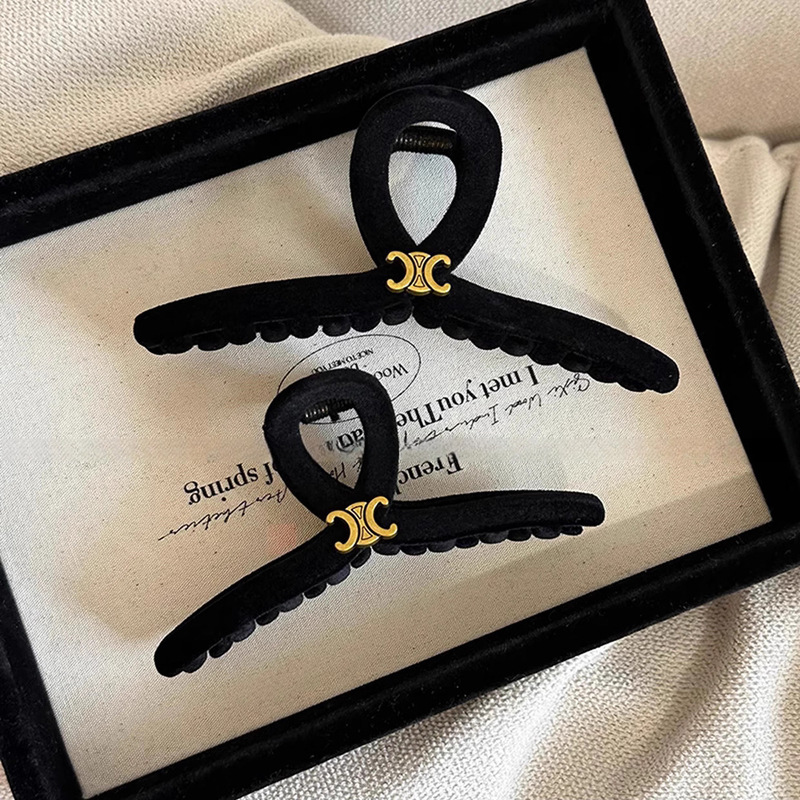 High-End Ins Korean Style Golden Double C Gripper Retro Girls' Back Head Design Black Velvet Gripper Wholesale