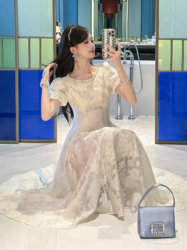 フレンチパフスリーブウエスト痩身ティーブレイクドレス2025夏デザイン甘いラウンドネックドレス70826|undefined