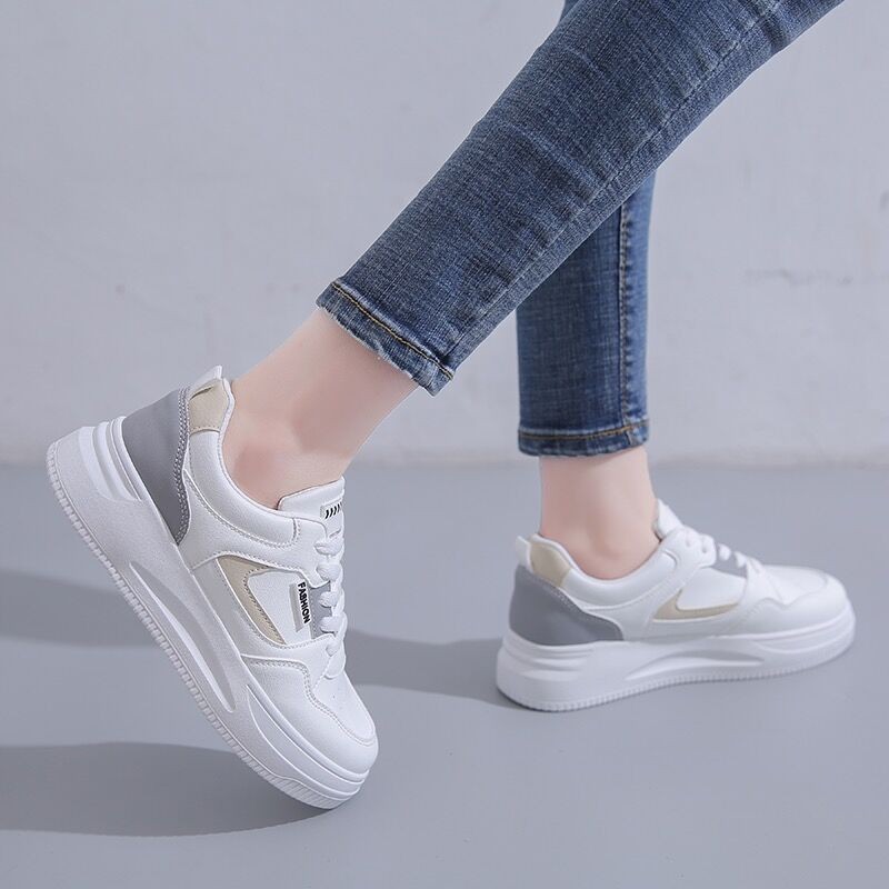 Comercio exterior zapatos blancos de gran tamaño para mujeres nuevos zapatos de otoño para mujeres coreanos de estilo universal zapatos casuales super calientes para estudiantes suela gruesa