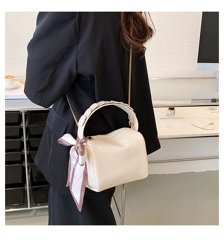 Women's Pu Leather Solid Color Fashion Litchi Pattern Soft Surface Chain Pillow Shape Zipper Handbag Crossbody Bag Boston Bag display picture 5