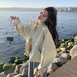浅黄色设计感休闲条纹拼接外套女2026秋新款宽松通勤百搭短款夹克