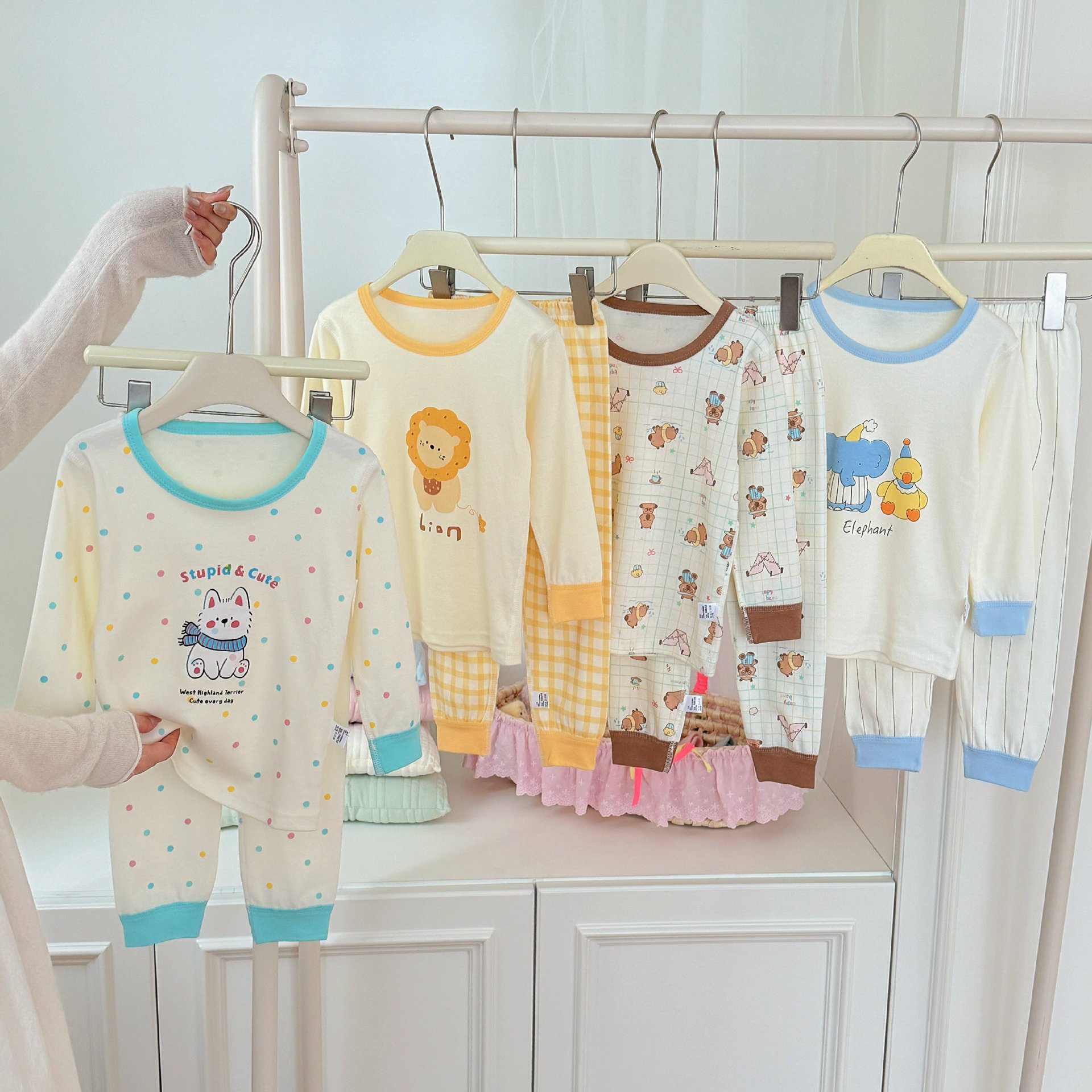 Pijama infantil de algodón para niños primavera y otoño mangas largas dibujos animados para niños pequeños lindos trajes de niñas chaqueta de otoño pantalones