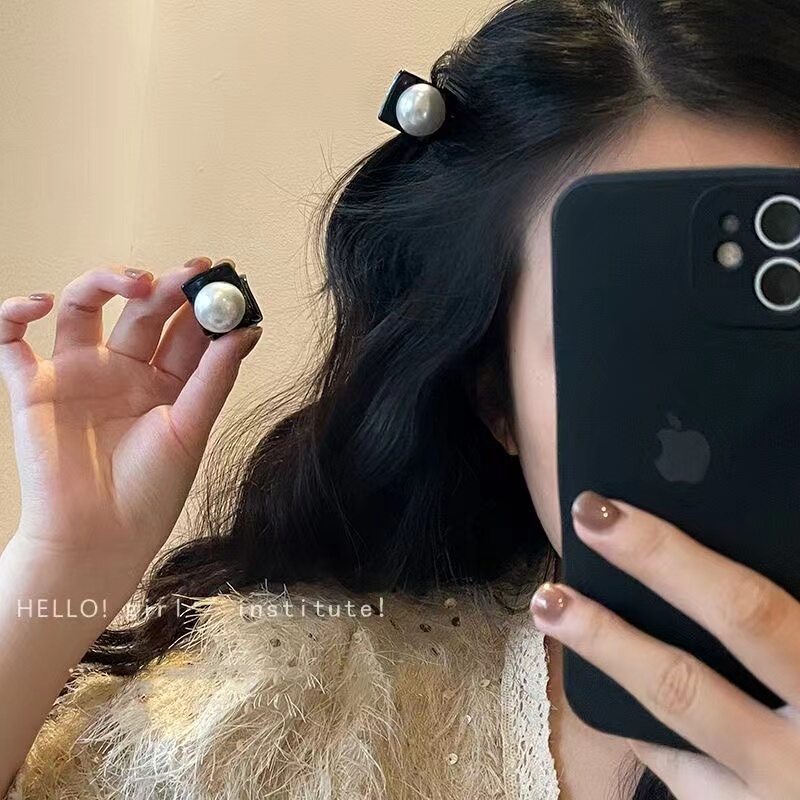 French-Style Vintage Pearl Hair Clip Elegant Light Luxury Small Clip Hepburn Style Forehead Small Pearl Hairpin Bangs Clip for Stray Hair