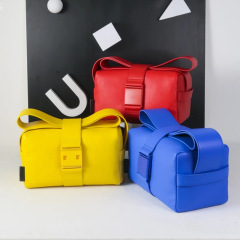 男女通用健身土司包洋氣運動方塊包2024新款女包軟皮單肩斜挎小包