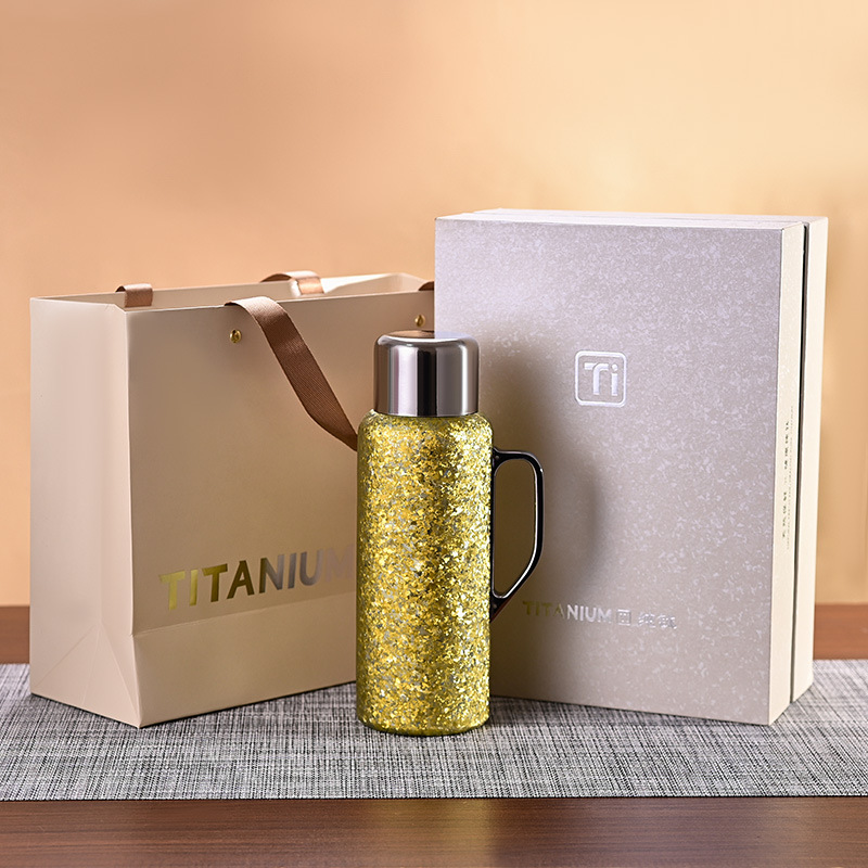 Taza de titanio Taza de titanio puro Taza de aislamiento térmico de alta capacidad de separación de té Taza de aislamiento térmico montada en automóviles Taza de titanio para hombres