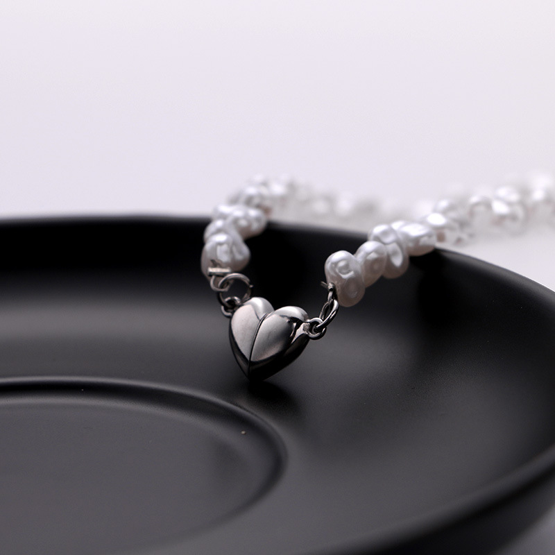 Collana con perle d'acqua dolce e cuore magnetico per donna_voghion.com